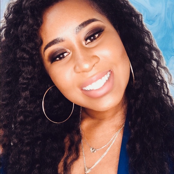 Meet your Posher, CeCe Nicole - Picture 1 of 1